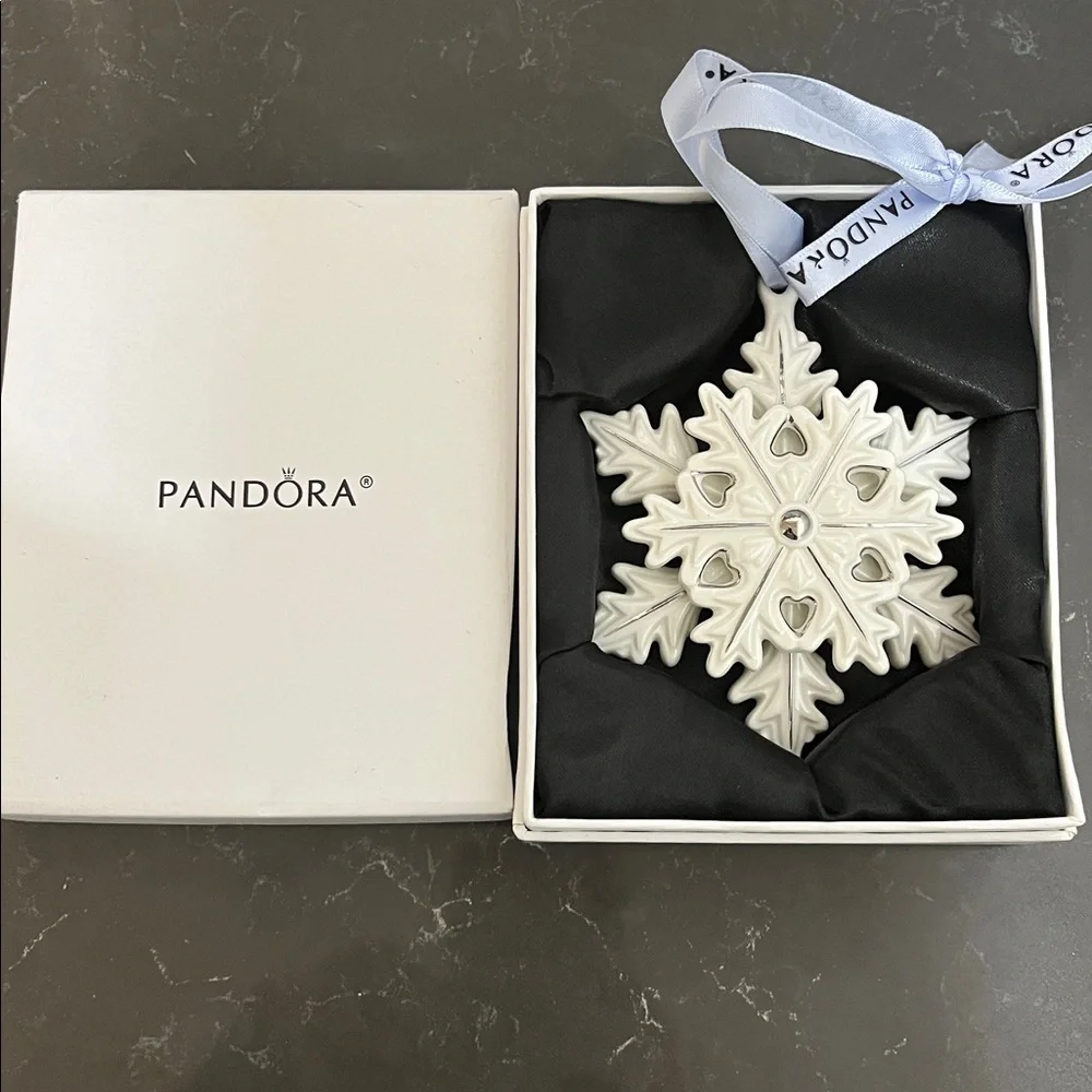 Pandora 2015 Limited Edition Snowflake Ornament NIB - Picture 3 of 6